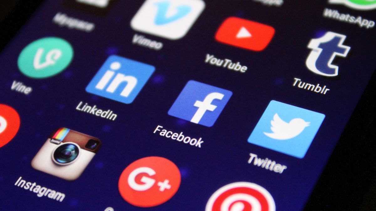 WPS Office移动办公手机编辑文档场景